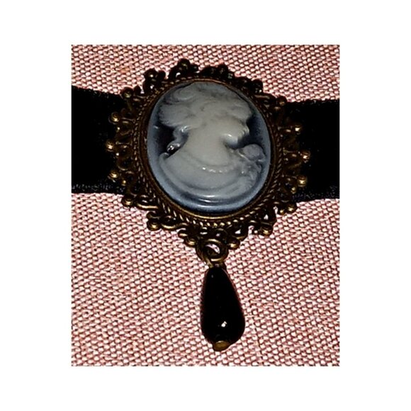 Black Velvet Choker w/ Blue Cameo Black Bead NEW - Picture 3 of 3